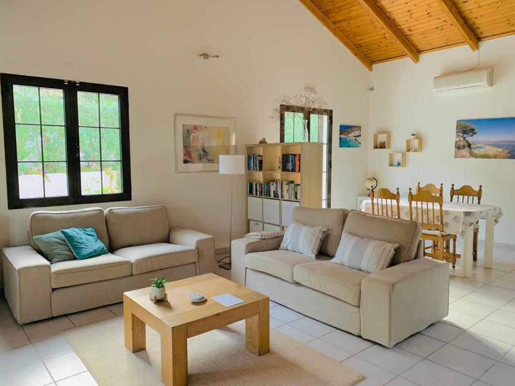 Gialova Garden Bungalow Eksteriør bilde