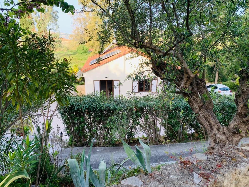 Gialova Garden Bungalow Eksteriør bilde